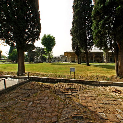 Divan Square 1